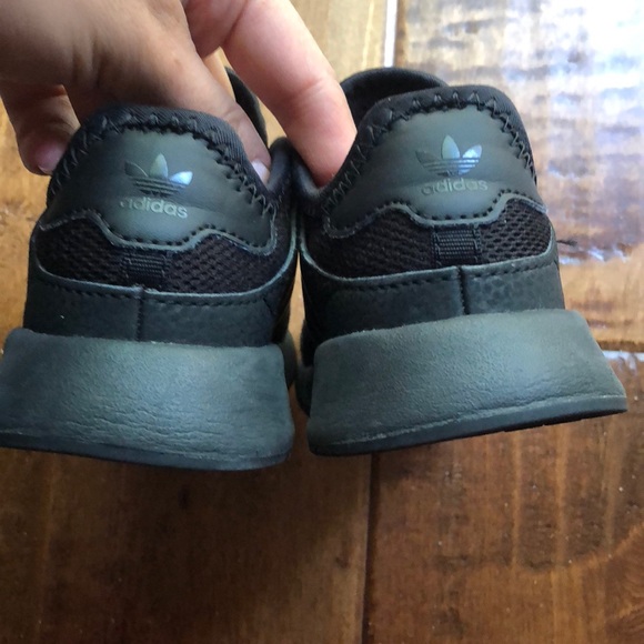 Toddler Adidas Black Tennis Shoes - Picture 3 of 4